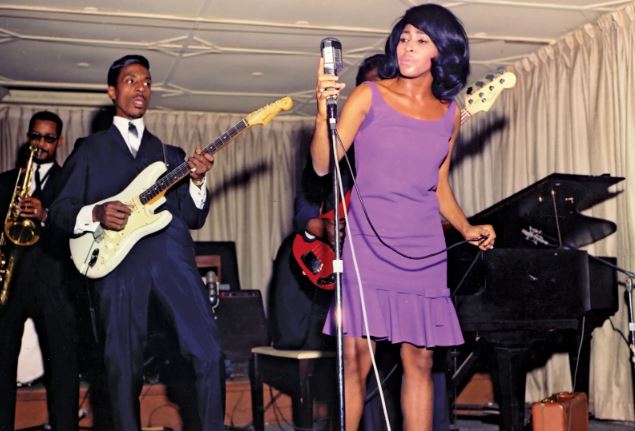 Iconic Rhythm and Blues Artists Who Shaped the Genre